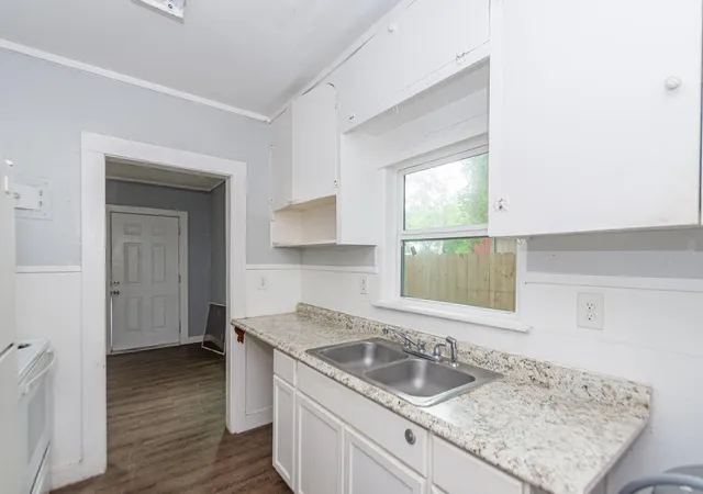 25th image of 713 W Willis St, Alvin, TX 77511 | MLS# 13948683