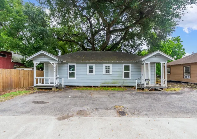 2nd image of 713 W Willis St, Alvin, TX 77511 | MLS# 13948683