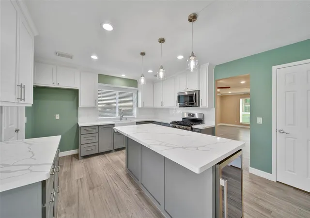 Photo 3 of Sale Pending at 17618 Rustling Aspen Ln, Houston, TX 77095 | MLS# 63282642 | Listing updated on 2026-09-04