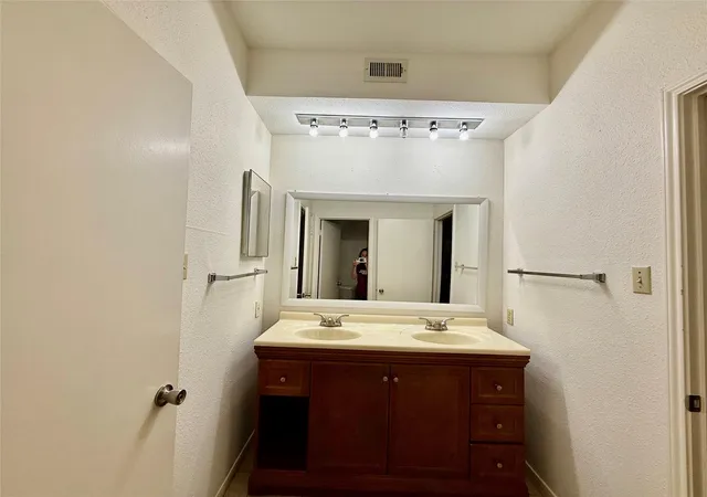 2nd image of 8055 Cambridge St, Houston, TX 77054