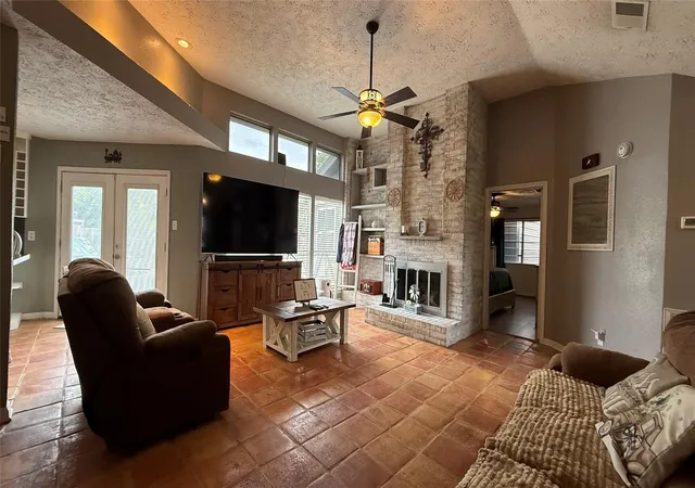2nd image of 430 Enfield Dr, Highlands, TX 77562 | MLS# 14076559