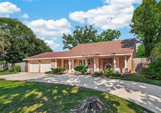 2nd image of 6710 Burning Tree Dr, Houston, TX 77036 | MLS# 42573152