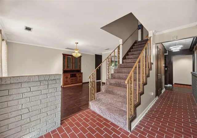 4th image of 6710 Burning Tree Dr, Houston, TX 77036 | MLS# 42573152