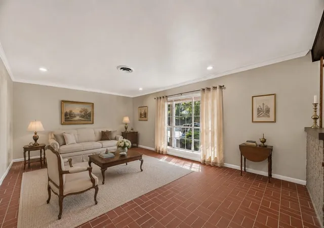 5th image of 6710 Burning Tree Dr, Houston, TX 77036 | MLS# 42573152