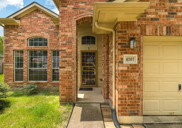 Photo 3 of Single family home for sale at 4307 Kleinway Dr, Houston, TX 77066 | MLS# 9568139 | Listing updated on 2026-08-21