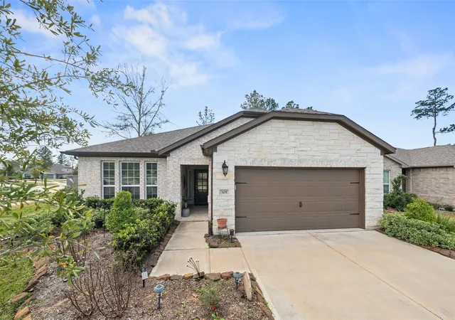 Photo 1 of Sale Pending at 305 Royal Lily Trl, Montgomery, TX 77316 | MLS# 52993312 | Listing updated on 2026-08-09