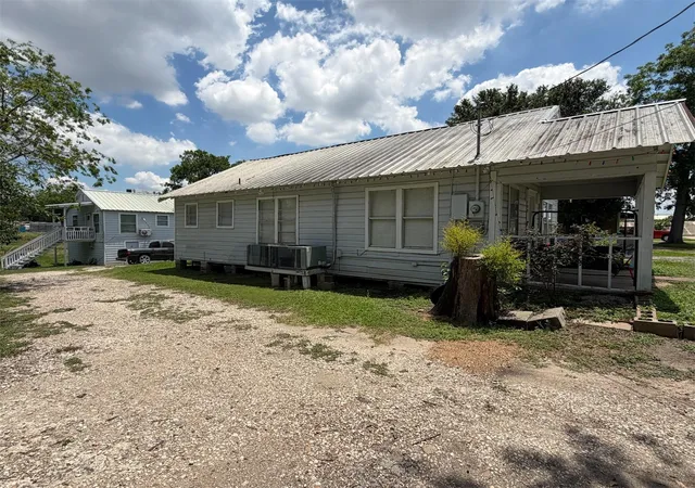3rd image of 109 Tascott St, Pasadena, TX 77506 | MLS# 97896808