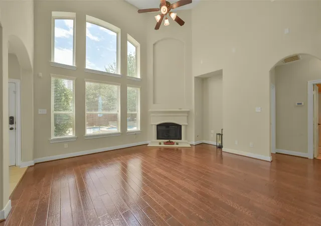 4th image of 110 N Victoriana Cir, The Woodlands, TX 77389 | MLS# 54091862