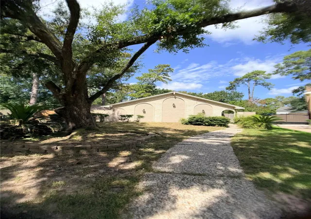 Photo 2 of Single family home for sale at 5342 Lawn Arbor Dr, Houston, TX 77066 | MLS# 10682185 | Listing updated on 2026-09-19