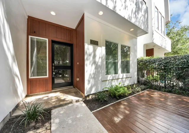 Photo 2 of Townhouse for sale at 2758 Clay St, Houston, TX 77003 | MLS# 48152481 | Listing updated on 2026-06-24
