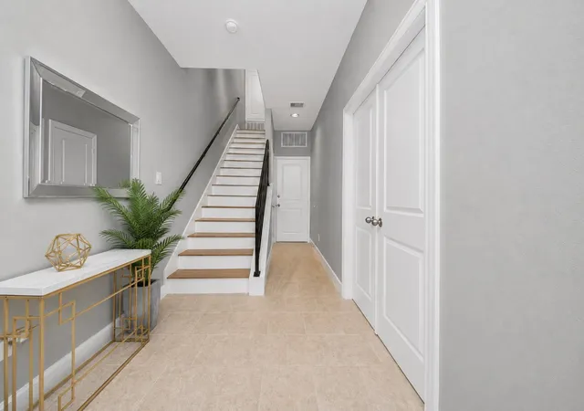 Photo 4 of Townhouse for sale at 2758 Clay St, Houston, TX 77003 | MLS# 48152481 | Listing updated on 2026-06-24