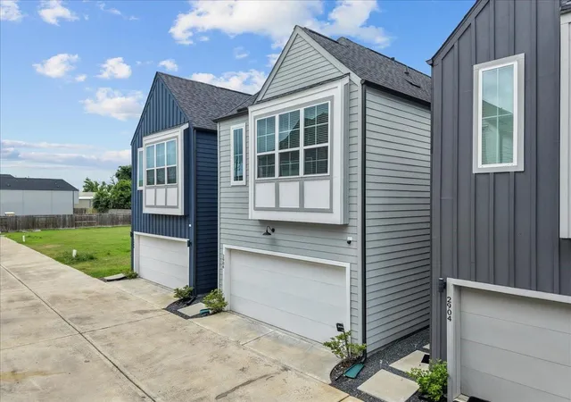 2nd image of 2906 Stevens St, Houston, TX 77026 | MLS# 63621363