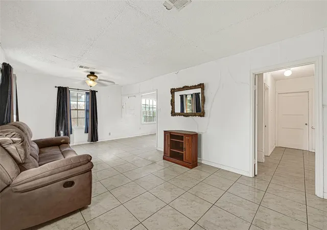 Photo 3 of Single family home for sale at 7659 Greenstone St, Houston, TX 77087 | MLS# 42265986 | Listing updated on 2025-11-29