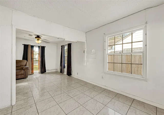 Photo 4 of Single family home for sale at 7659 Greenstone St, Houston, TX 77087 | MLS# 42265986 | Listing updated on 2025-11-29