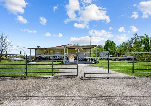 Photo 1 of Land for sale at 2402 East Fwy, Baytown, TX 77521 | MLS# 16406261 | Listing updated on 2025-09-23