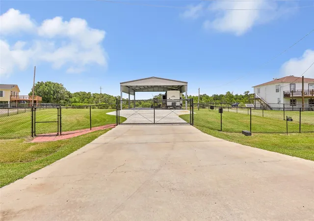 Homes for sale in Anahuac, TX | 313 Oak Island Dr, Anahuac, TX 77514 | MLS# 33666181