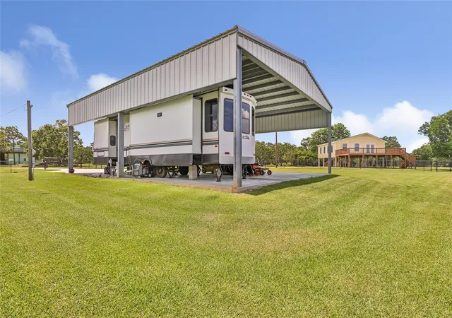 Homes for sale in Anahuac, TX | 313 Oak Island Dr, Anahuac, TX 77514 | MLS# 33666181