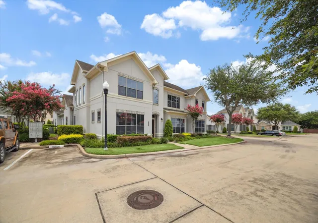 Photo 2 of Townhouse for sale at 4319 Stonebrook Ln, Missouri City, TX 77459 | MLS# 72318044 | Listing updated on 2026-10-07