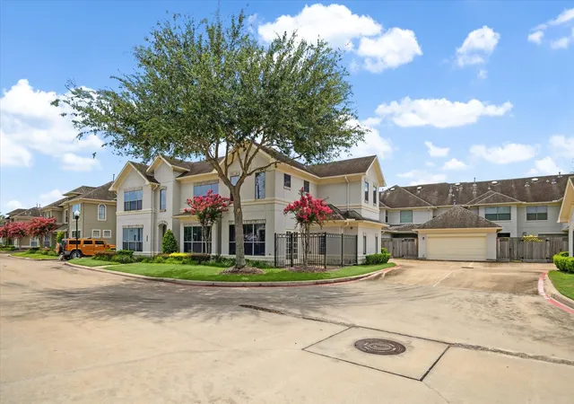 Photo 3 of Townhouse for sale at 4319 Stonebrook Ln, Missouri City, TX 77459 | MLS# 72318044 | Listing updated on 2026-10-07