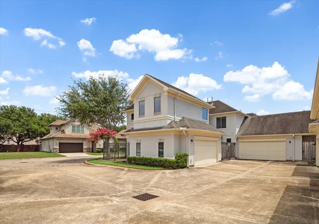 Photo 3 of Townhouse for sale at 4319 Stonebrook Ln, Missouri City, TX 77459 | MLS# 72318044 | Listing updated on 2026-10-07