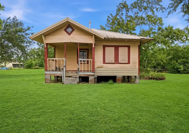 Homes for sale in Freeport, TX | 811 W Broad St, Freeport, TX 77541 | MLS# 64288391