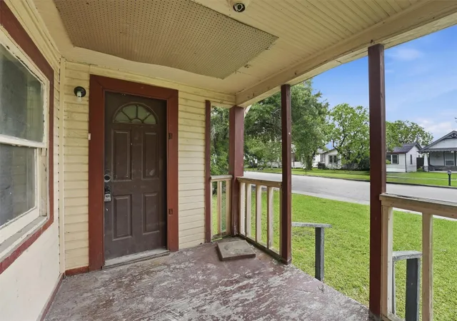 Homes for sale in Freeport, TX | 811 W Broad St, Freeport, TX 77541 | MLS# 64288391