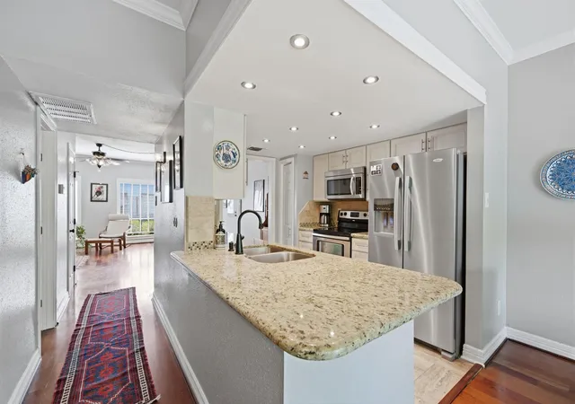 Photo 3 of Condo for sale at 1802 Stoney Brk Dr #103, Houston, TX 77063 | MLS# 61849586 | Listing updated on 2026-09-18