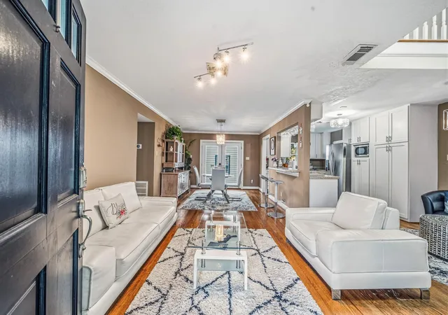 Photo 4 of Sale Pending at 4401 Holt St, Bellaire, TX 77401 | MLS# 83953107 | Listing updated on 2026-09-15