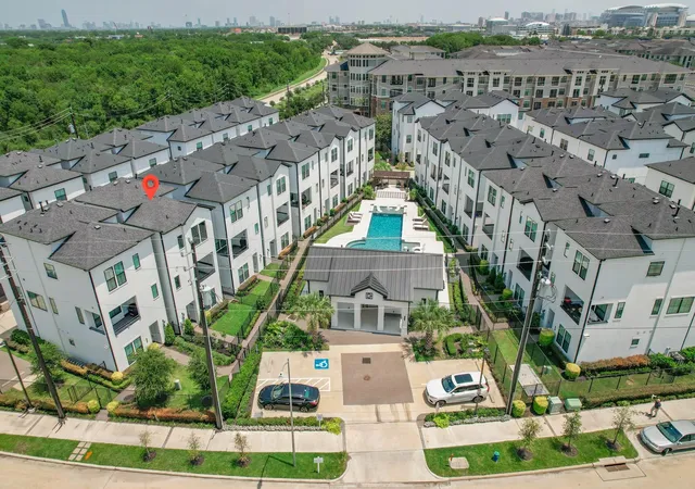 2nd image of 2816 Grand Fountains Dr #B, Houston, TX 77054 | MLS# 47847293