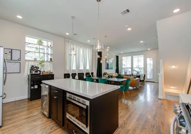 5th image of 2816 Grand Fountains Dr #B, Houston, TX 77054 | MLS# 47847293