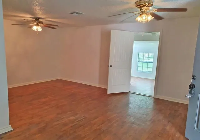 Homes for sale in Clute, TX | 1272 Pecan St, Clute, TX 77531 | MLS# 10599935