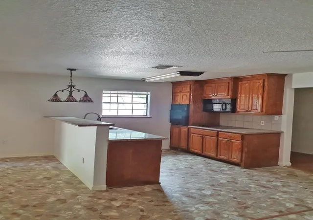 Homes for sale in Clute, TX | 1272 Pecan St, Clute, TX 77531 | MLS# 10599935