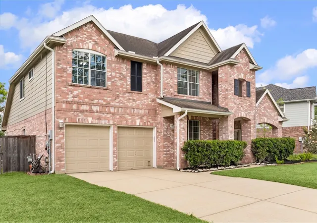 Photo 1 of Single family home for sale at 1330 Summer Ter Dr, Sugar Land, TX 77479 | MLS# 34555740 | Listing updated on 2026-09-10