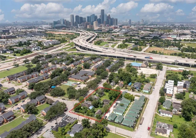 Photo 3 of Single family home for sale at 1202 Bayou St, Houston, TX 77020 | MLS# 86493357 | Listing updated on 2026-08-28