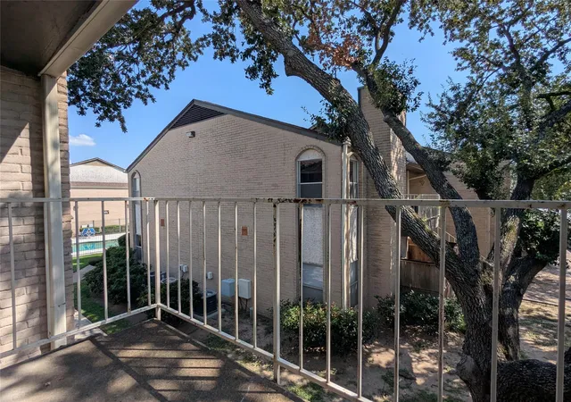 2nd image of 2011 Spenwick Dr, Houston, TX 77055