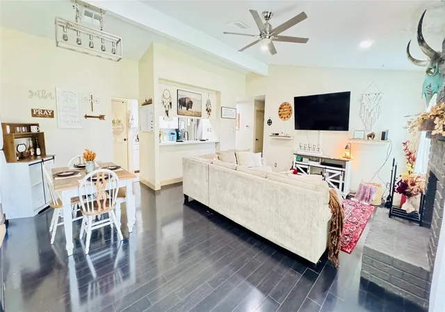 5th image of 3003 Wood Fox Dr, Alvin, TX 77511 | MLS# 80706357