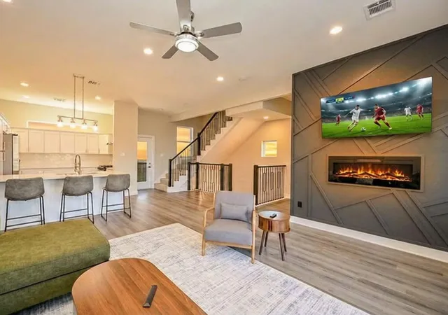 1st image of 4748 S Mallow St E, Houston, TX 77033 | MLS# 98679700