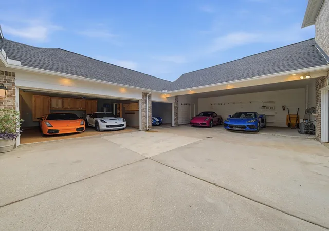 Photo 4 of Single family home for sale at 3960 Pebble Brk Dr, League City, TX 77573 | MLS# 22186865 | Listing updated on 2026-08-06