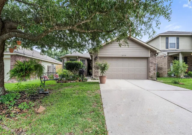 Photo 2 of Single family home for sale at 9750 Gulfstream Dr, Conroe, TX 77303 | MLS# 80981800 | Listing updated on 2026-09-11