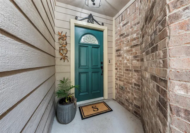 Photo 3 of Single family home for sale at 9750 Gulfstream Dr, Conroe, TX 77303 | MLS# 80981800 | Listing updated on 2026-09-11