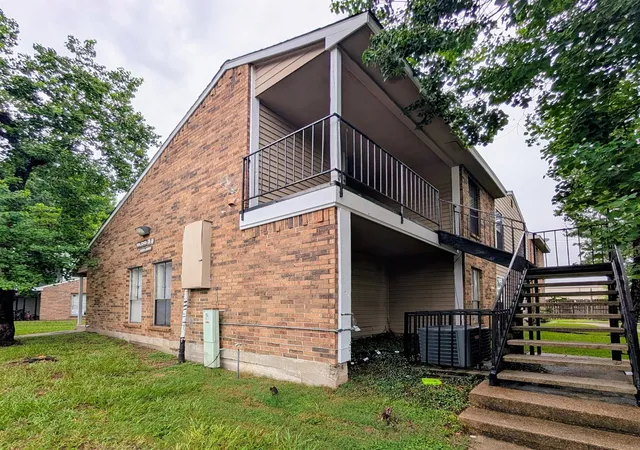 Photo 1 of Sale Pending at 7200 W T C Jester Blvd #33, Houston, TX 77088 | MLS# 75096967 | Listing updated on 2026-09-06