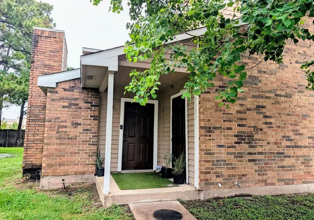 Photo 2 of Sale Pending at 7200 W T C Jester Blvd #33, Houston, TX 77088 | MLS# 75096967 | Listing updated on 2026-09-06