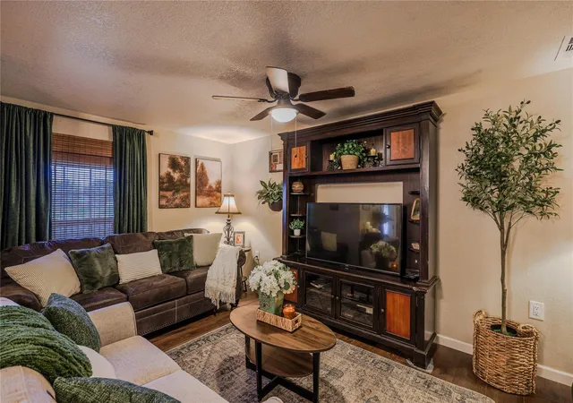 3rd image of 910 Brockman St, Clute, TX 77531 | MLS# 35015726