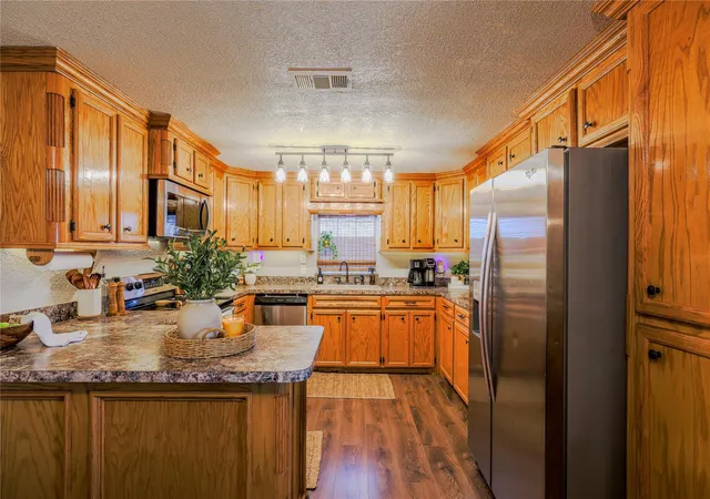 5th image of 910 Brockman St, Clute, TX 77531 | MLS# 35015726