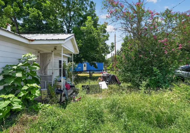 2nd image of 105 S Broadway St, Thorndale, TX 76577 | MLS# 43233569