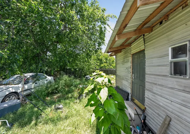 3rd image of 105 S Broadway St, Thorndale, TX 76577 | MLS# 43233569