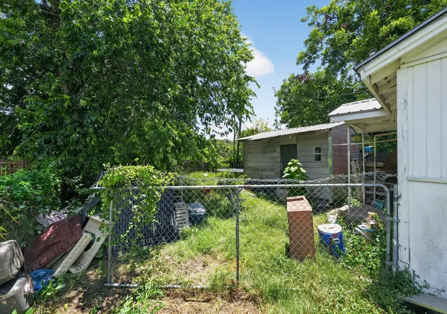 4th image of 105 S Broadway St, Thorndale, TX 76577 | MLS# 43233569