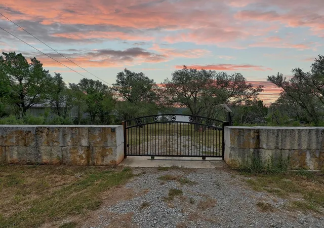16th image of 303 Lake View Dr, Spicewood, TX 78669 | MLS# 93048269