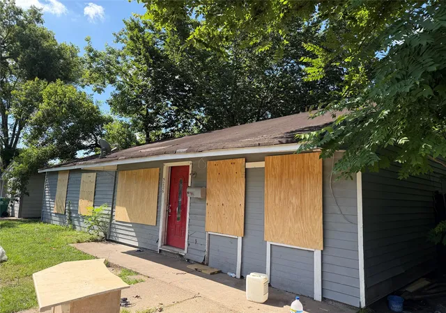 2nd image of 5226 Pensdale St, Houston, TX 77033 | MLS# 33712201