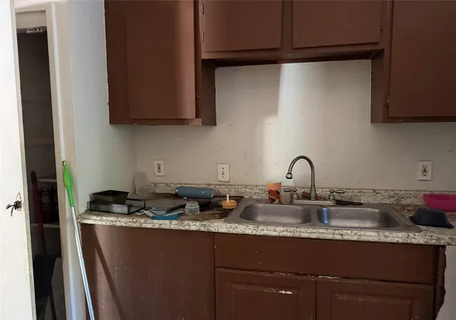 3rd image of 5226 Pensdale St, Houston, TX 77033 | MLS# 33712201